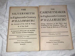 Lot of 2 - THE SILVERSMITH & THE CABINETMAKER IN 18th CENTURY WILLIAMSBURG VTG - Foto 1 di 2
