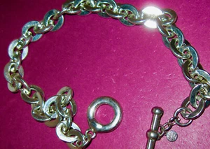 KIRKS FOLLY SIGNED/STUNNING/VINTAGE CHAIN NECKLACE W/TOGGLE CLASP" SILVER FINISH - Picture 1 of 5