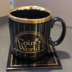 Juego de tazas y posavasos mundiales con adornos negros y dorados de 10 oz - Imagen 1 de 8