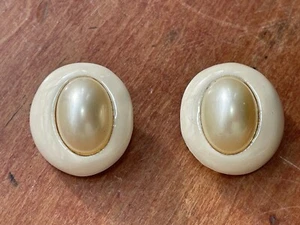 Kenneth Jay Lane Cream Enameled Gold tone Faux Pearl  Clip Earrings - Picture 1 of 6