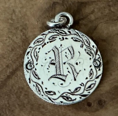 Moneda de plata grabada inicial R Love Token de 1800 EE. UU. 1877 Foto 1 de 2