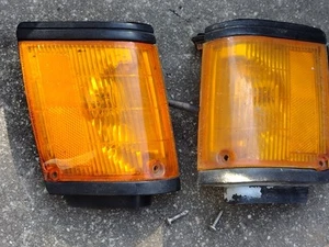 1983-84 Toyota Camry V10 front left corner Signal light pair 32-17L 32-17R OEM  - Bild 1 von 10