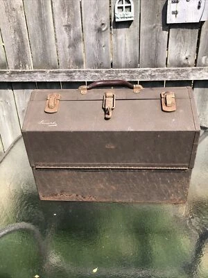 Vintage Kennedy Kits Hip Roof Cantalever Tool Box Model 1018. Good Condition. - Image 1 of 4