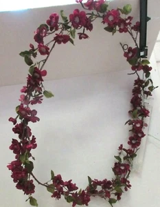 Hermosa GUIRNALDA de 6 pies/6' Artificial SEDA PÚRPURA FLORES Centros Blancos - Imagen 1 de 2