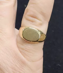 10K Yellow Gold Oval Signet Ring - Size 7 - Picture 1 of 10