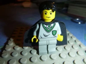 LEGO vintage Minifig omino 4730 Tom Riddle, Slytherin Torso,Light Gray Legs - Picture 1 of 4
