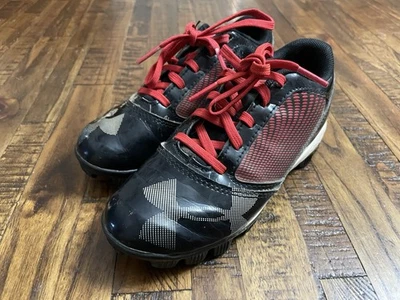 Under Armour 红色黑色儿童棒球鞋 12 码 — 第 1/4 张图片