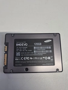 SAMSUNG 840 EVO MZ-7TE120 120G B2.5" SATA SSD STOCK UK - Foto 1 di 2