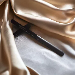 MAC *PRO LONGWEAR LIP PENCIL* Crayon Liner Discontinued RARE Bespoken For 0.04oz - Picture 1 of 11