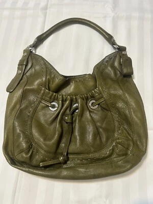 Bolso de Hombro Hobo Vintage B Makowsky Verde Oliva Clásico Cuero Boho Acentos Plateados Foto 1 de 4