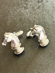 Vintage Hickok cuff link set, silvertone with horses, retro equestrian theme - Picture 1 of 4