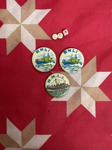 Vintage RNLI Brede Lifeboat Badge - Souvenir Pin Badge Plastic 1980s SET OF 3 - Picture 1 of 3