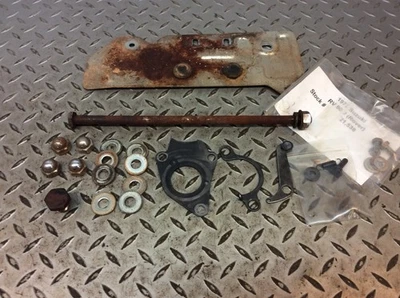 Autocaravana Suzuki RV90J RV90 1972 72-73 90 misc. Lote de piezas pernos tuerca eje protector Foto 1 de 4