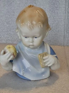 Metzler & Ortloff Deutsches Porzellan Bababy Junge mit Apfel & Brot - Bild 1 von 21