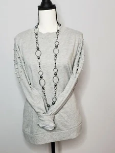 Sudadera con cuentas de perlas Alya para mujer talla grande - Imagen 1 de 8