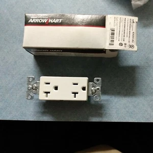 Cooper White COMMERCIAL Decorator Receptacle Duplex Outlet 5-20R 20A Bulk 6352W - Picture 1 of 5