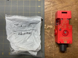 Nuevo interruptor de bloqueo de seguridad Omron Sti TL5012, 24VAC/DC 44530-0010 - Imagen 1 de 3