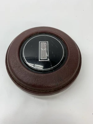 BOTÓN BOCINA VOLANTE DEPORTIVO OLDSMOBILE CUTLASS 442 BORGOÑA AÑOS 80 Foto 1 de 4