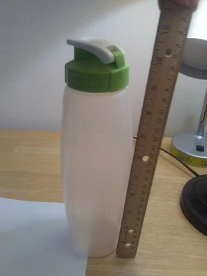 Garrafa de água Rubbermaid 32 onças flip top chug - Imagem 1 de 4