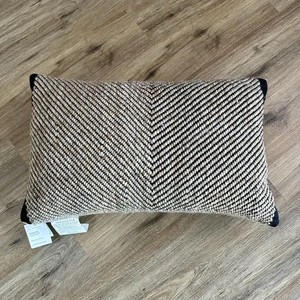 New Pottery Barn Textured Pompano Outdoor Decorative Pillow Black Neutral 16x26 - Picture 1 of 7