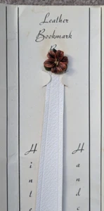 Vintage weißes Leder Lesezeichen mit Blume Hinterland Handarbeit Kanada 9,5 Zoll - Bild 1 von 9