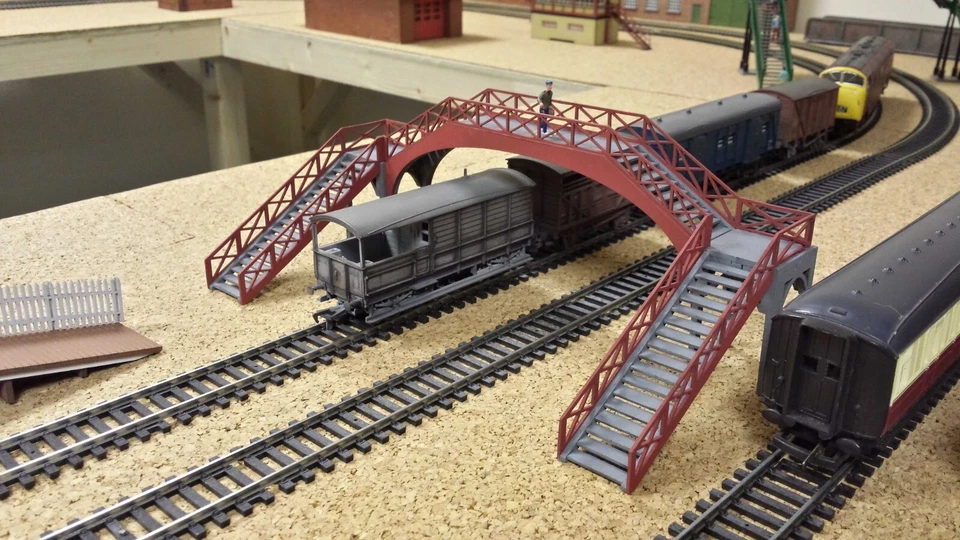OO Gauge Northern Style Footbridge Kit, Platform or Ground Based, Suits Hornby