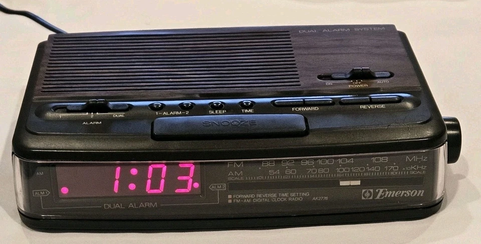 Radio Reloj Vintage Emerson Años 80 Digital Alarma Retro Electrónica Probado Grano Madera Foto 1 de 4
