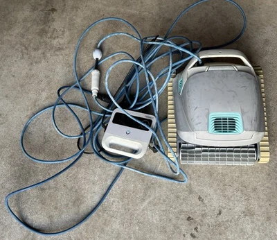 Robot limpiador de piscina Dolphin Active 20 con panel de control y cable - Piezas  Foto 1 de 4