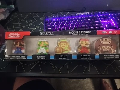 World Of Nintendo 8-Bit 5 Pack Modern Mario, Luigi, Link, Mario & Donkey Kong - Image 1 of 2