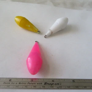 FISHING LURE UNKNOWN LOT OF 3 PRACTICE PLUGS - Picture 1 of 2