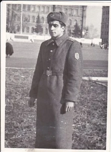Kaukasier Kerl in Winterkleidung der sowjetischen Armee, UdSSR Sowjet Vintage Foto - Bild 1 von 2