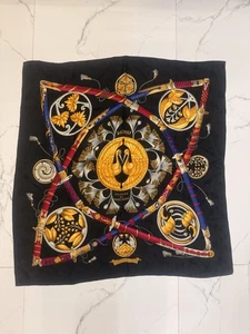BUFANDA DE SEDA JACQUARD HERMES NEGRA DAIMYO PRINCES DU SOLEIL GP132 - Imagen 1 de 17