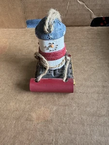 The Original Smores Rare 2009 Sledding Ornament On Red Metal Rodel Sled - Bild 1 von 9