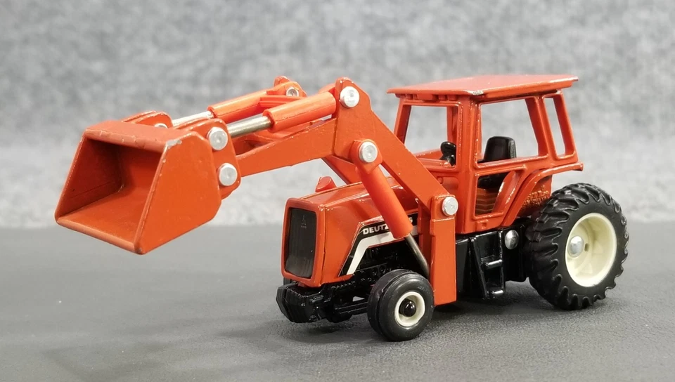 ERTL 1/64 DUETZ ALLIS TRACTOR W/FRONT BUCKET DIECAST METAL ORANGE - Image 1 of 4