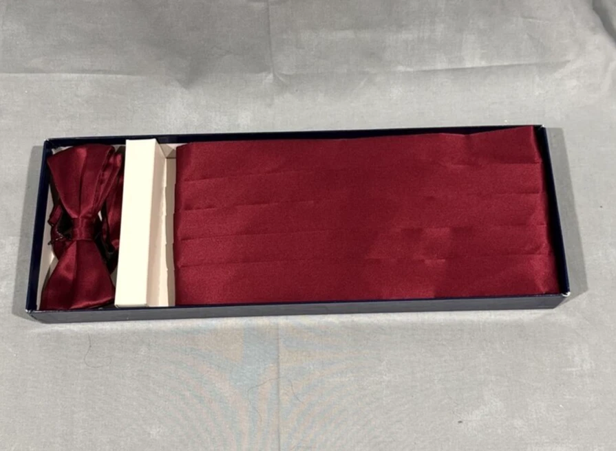 Men's Burgundy Quality Silk Pleated Cummerbund and Bow Tie NOS Free Shipping - Image 1 of 2