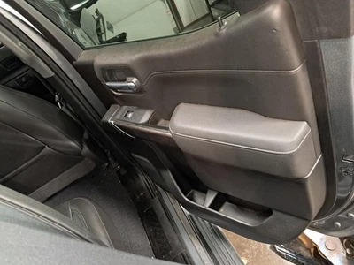 Used Rear Right Door Interior Trim Panel fits: 2019 Chevrolet Silverado 1500 pic Foto 1 de 4