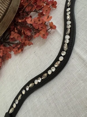 "Cinta para cejas de cuero personalizada con pedrería de vidrio cosido - 13-18"" medias tallas disponibles" Foto 1 de 4