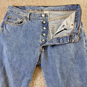 Vintage Levi's 501 Jeans Mens 35X31 Blue Denim Button-Fly Mid-Rise Straight Leg - Picture 1 of 15