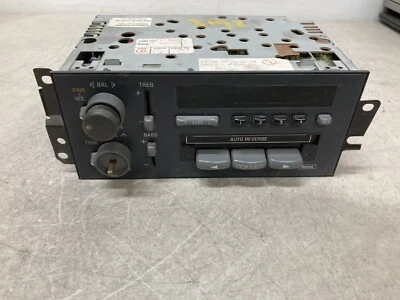 91 1991 Pontiac Bonneville Radio Cassette Player Receiver Stereo 16138052 - Image 1 of 4
