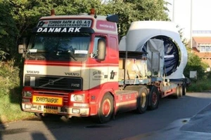 TEKNO VOLVO FH12 TRATTORE 6X2 & SEMIRIMORCHIO GOLDHOFER "TORBEN RAFN" MINT - Foto 1 di 5