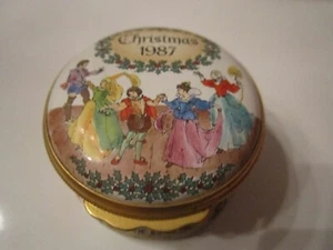 VINTAGE HALCYON DAYS ENAMEL BOX 1987 CHRISTMAS IN THE BOX WITH CERTIFICATE - Picture 1 of 7