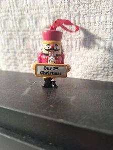Cascanueces de 2" nuestro primer adorno de árbol de Navidad - Imagen 1 de 3