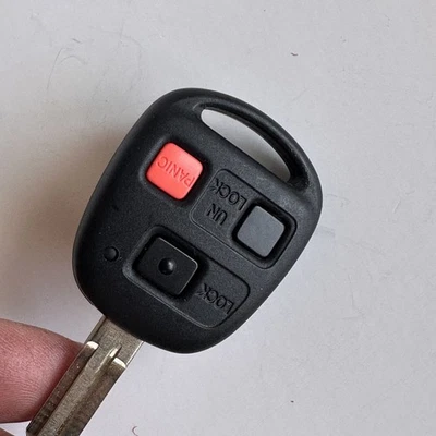 OEM 2010-14 TOYOTA FJ CRUISER COMBO KEY REMOTE FOB FCC: HYQ12BBT  3-BUTTON  GOOD - Image 1 of 4