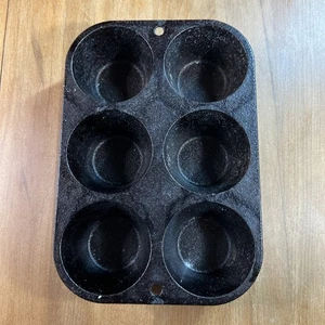 Lodge L5P3 Seasoned Cast Iron Cookware Muffin/Cornbread Pan - Picture 1 of 5