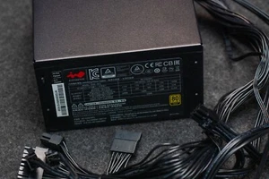 InWin 650W 80+ Gold Power Supply – Cables Included, No Power Cord - Afbeelding 1 van 5