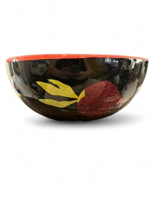 Ensaladera de verduras asadas con puré grande de patatas y barril con patrón vegetal foto Foto 1 de 4