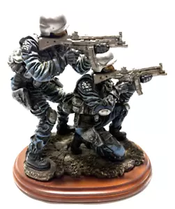 #2/1717 Blue Hats Of Bravery Figurine Vanmark 1997 Swat Squad Police Limited - Picture 1 of 10