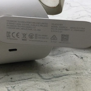 Meta Quest 2 Standalone All-in-One VR Headset KW49CM - Picture 1 of 7
