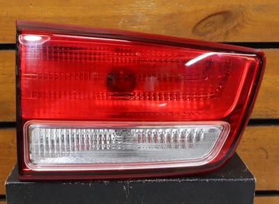 KIA SEDONA 2015-2016 IZQUIERDA IZQUIERDA IZQUIERDA IZQUIERDA PASAJERO LUZ TRASERA HALÓGENA OEM 92405-A9010 Foto 1 de 4