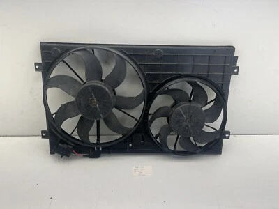 Ventilador de refrigeración del radiador Volkswagen Passat 2012-2015 2,5 L OEM. Foto 1 de 4